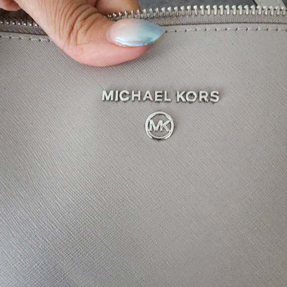 MICHAEL KORS JET SET TOTE IN GRAY - Picture 7 of 12